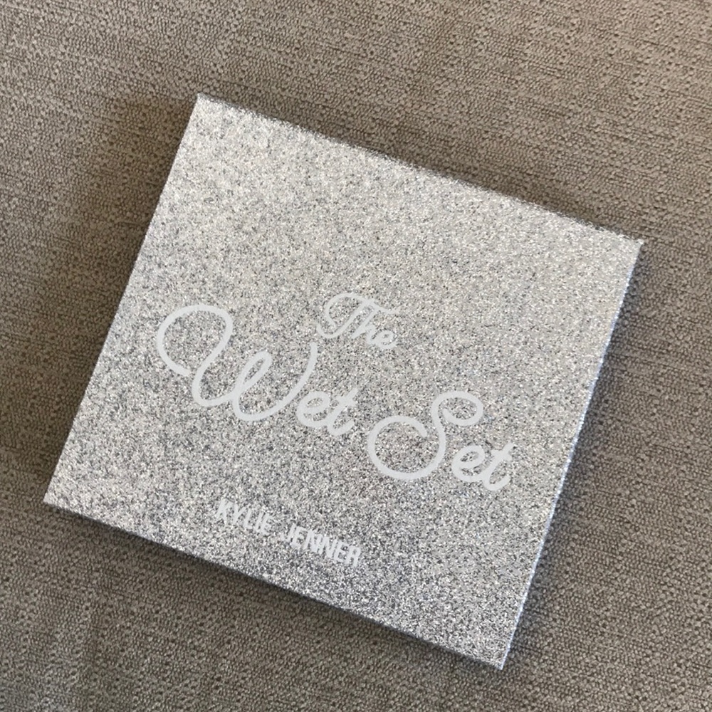 Kylie Cosmetics “The Wet Set” Highlighter Palette